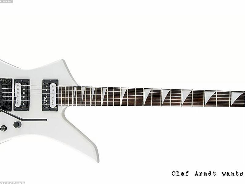 Бас-гитарист в метал-бэнд